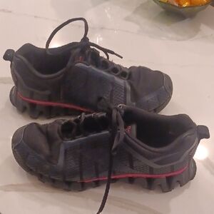 Reebok ZigTech Black and Red Athletic Shoes Womens Size 9 BLACK & PINK